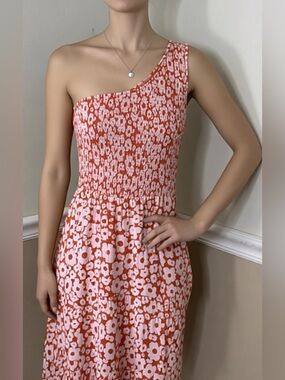 🎉 2 for $20! BTFBM One-Shoulder Pink Floral Smocked Maxi Dress - medium